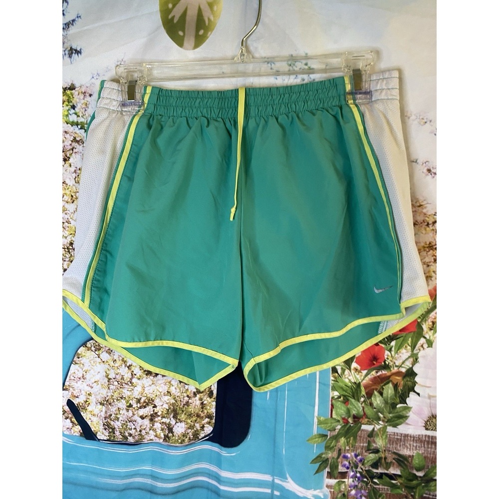 Nike Girls Training Shorts Green Sz Medium Girls Nike Shorts